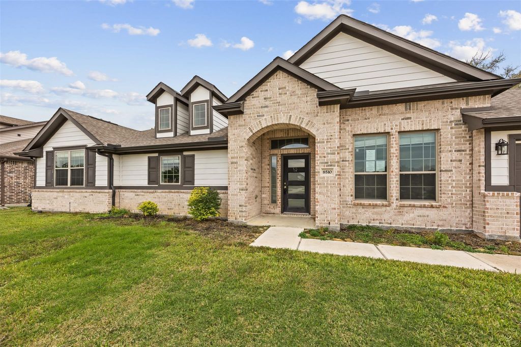 Photo of 8510 Amber Bend Drive, Baytown, TX 77521 (MLS # 39855559)