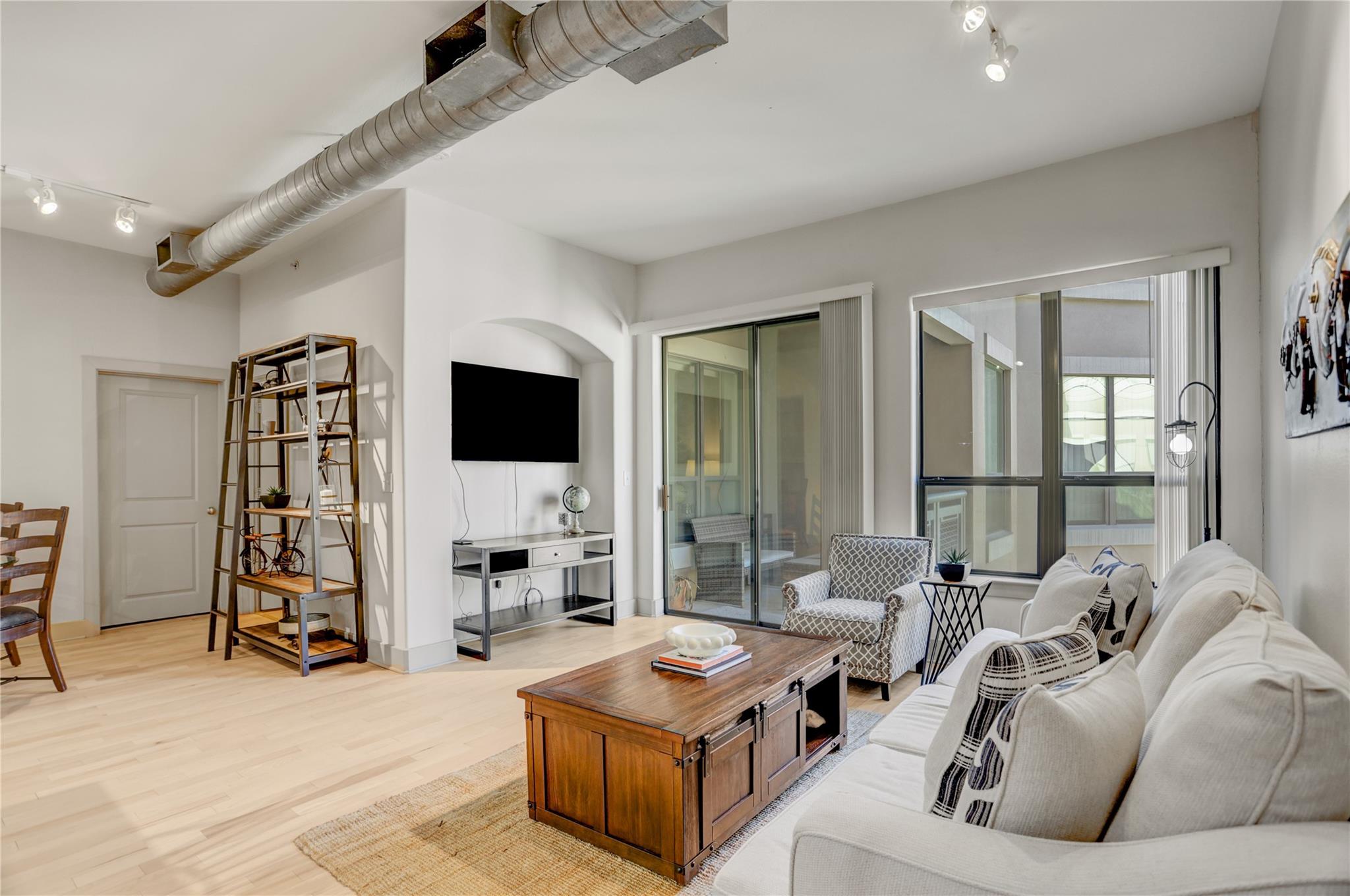 1901 Post Oak Boulevard 4303