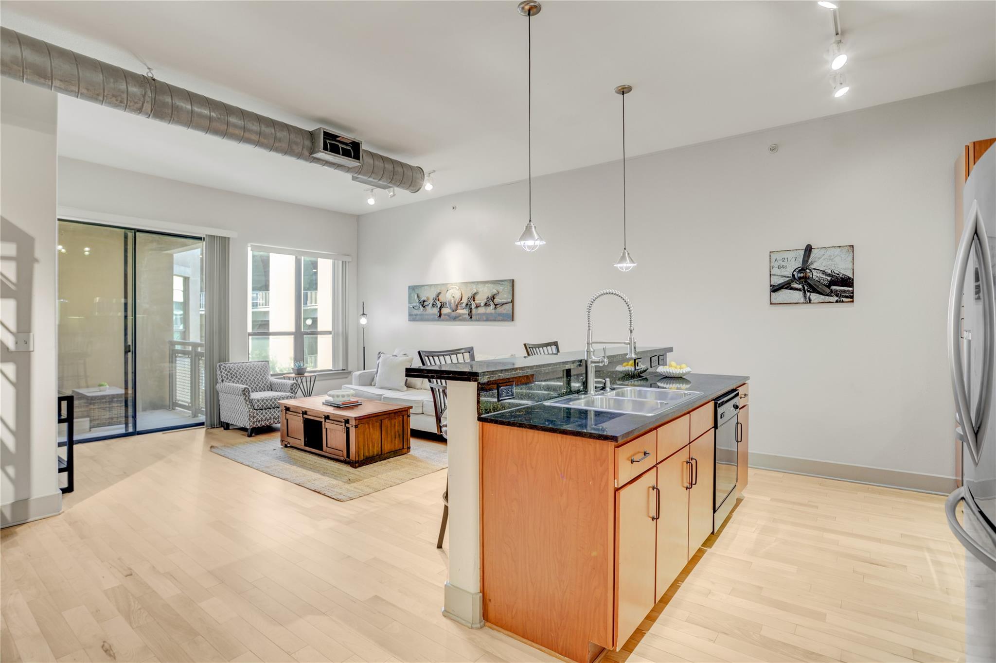 1901 Post Oak Boulevard 4303