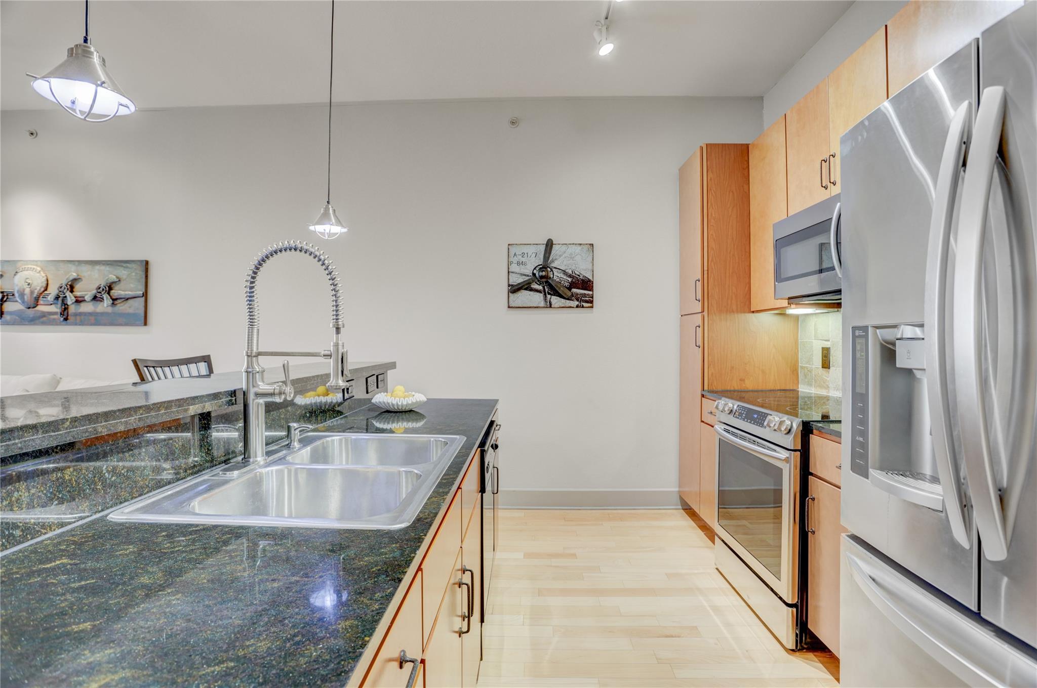 1901 Post Oak Boulevard 4303