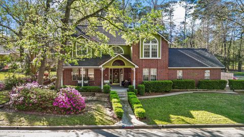 Homes For Sale - 1923 Fairway Drive<br/> Huntsville, TX 77340