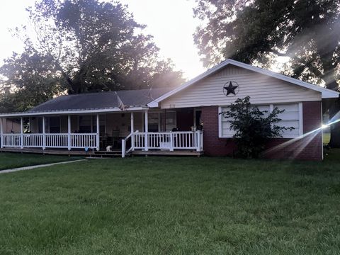 Photo of 517 N Lake Avenue, Eagle Lake, TX 77434 (MLS # 10304249)