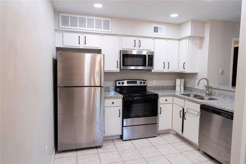 Condo For Rent - 2021 Spenwick Drive #624<br/> Harris County, Houston, TX 77055