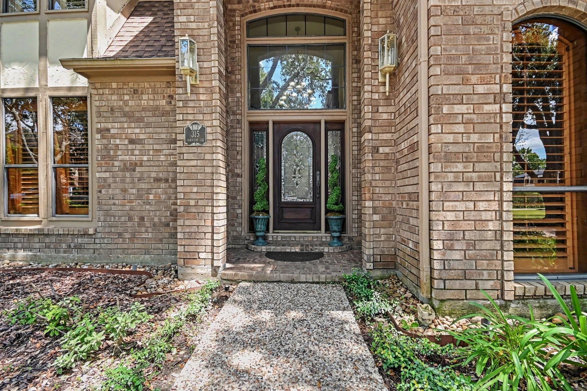 315 Oakview Circle