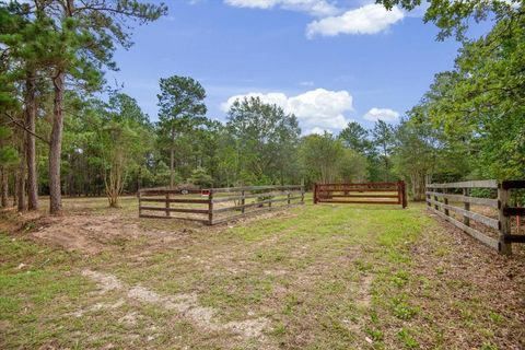 Photo of 5 County Road 302, Plantersville, TX 77363 (MLS # 88823790)
