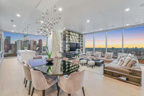 Photo of 1711 Allen Parkway #2704, Houston, TX 77019 (MLS # 53061964)