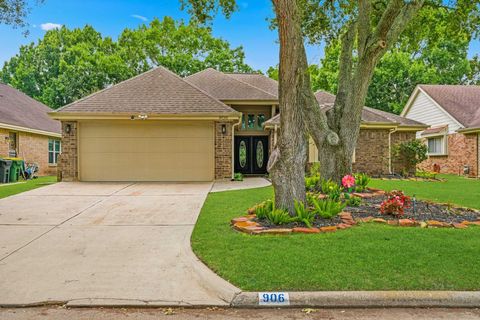 Photo of 906 Maple Branch Lane, Pearland, TX 77584 (MLS # 85026746)