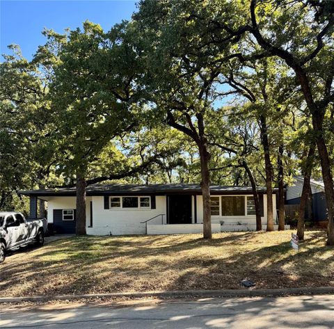 Photo of 805 Ross Trail, Arlington, TX 76012 (MLS # 10813174) Photo of 805 Ross Trail, Arlington, TX 76012 (MLS # 10813174)