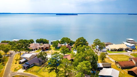 Photo of 419 W Lake Shore Dr DR, Livingston, TX 77351 (MLS # 87845860)