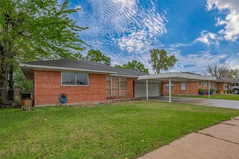 Photo of 626 Shawnee Street, Houston, TX 77034 (MLS # 10381573)