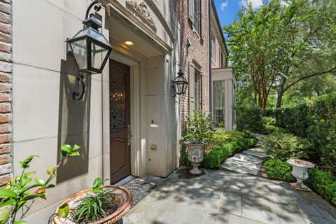Photo of 1235 Wynden Commons Lane, Houston, TX 77056 (MLS # 89369702)