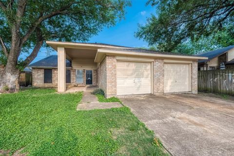 Photo of 11203 Pender Lane, Houston, TX 77477 (MLS # 28680881)