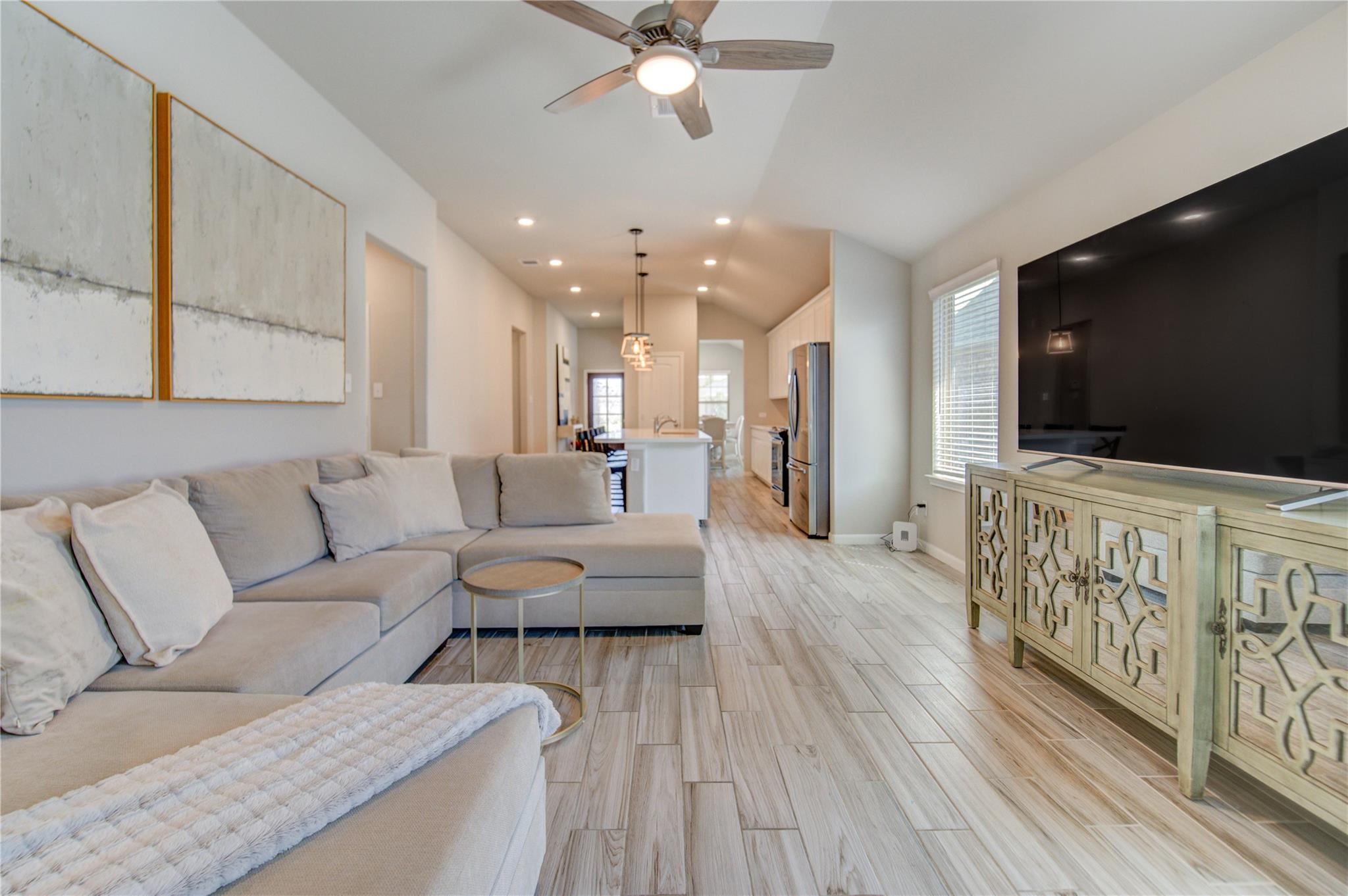 5011 Yellow Rays Trail