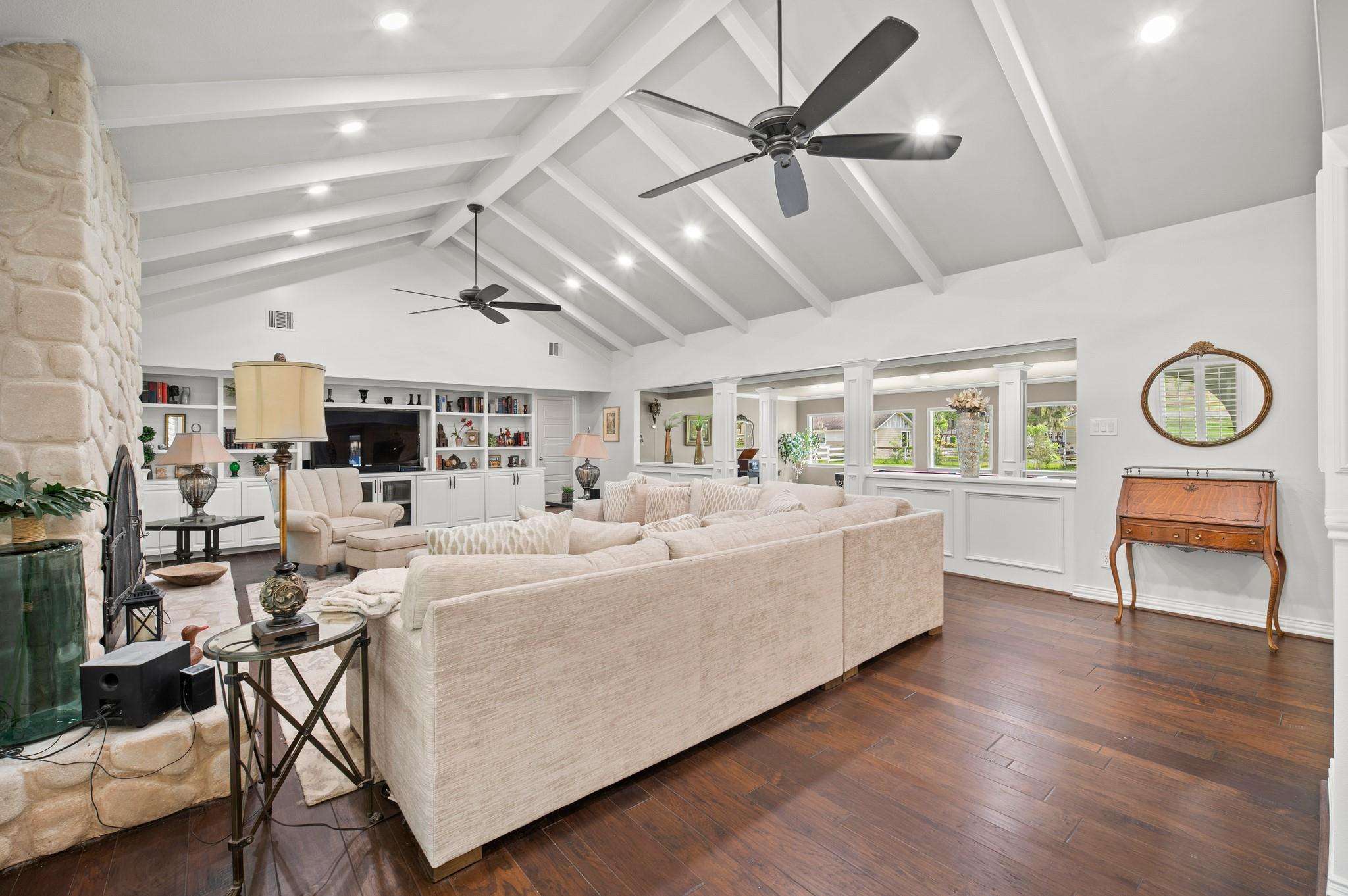 822 Surrey Lane
