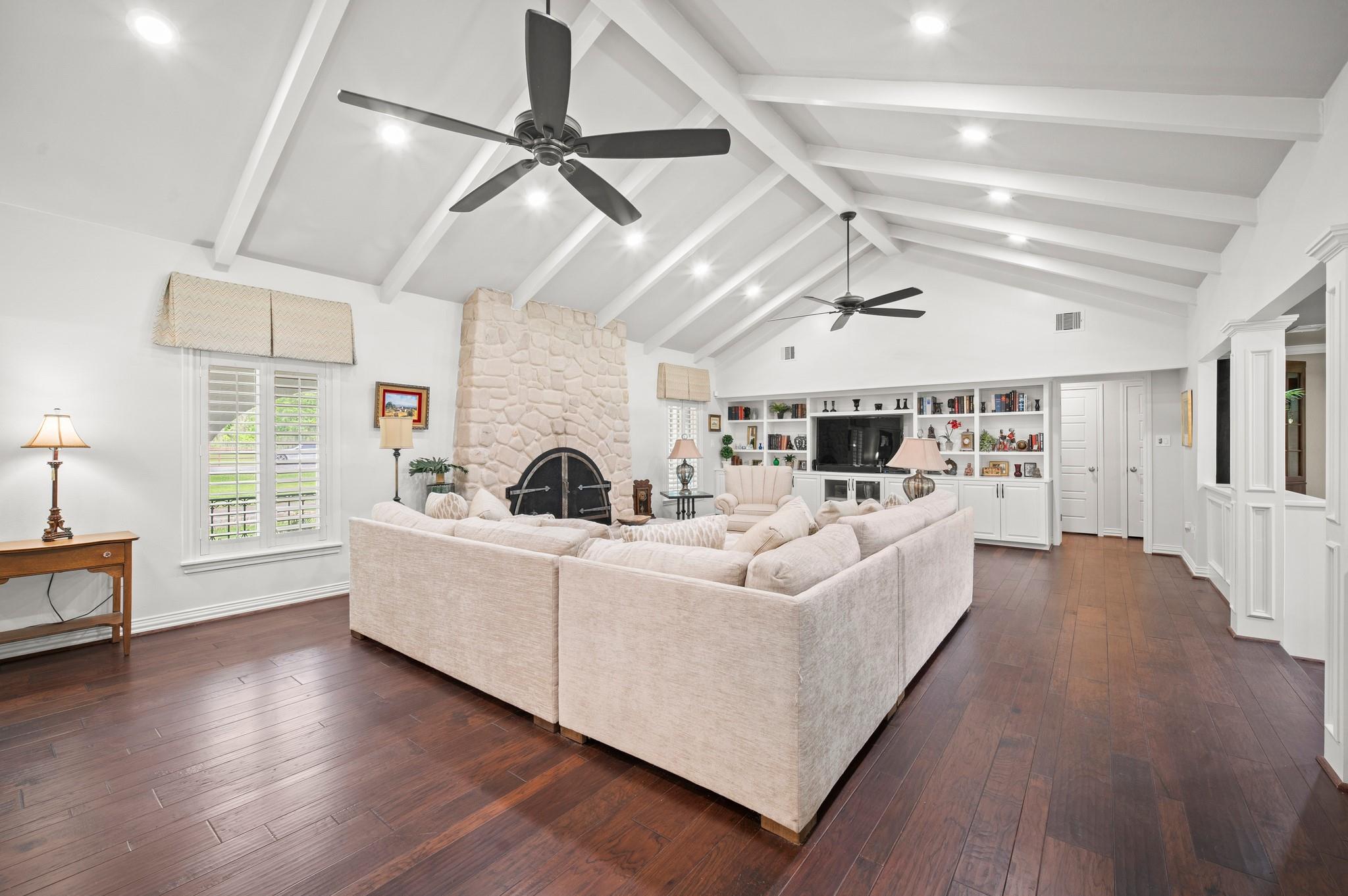 822 Surrey Lane