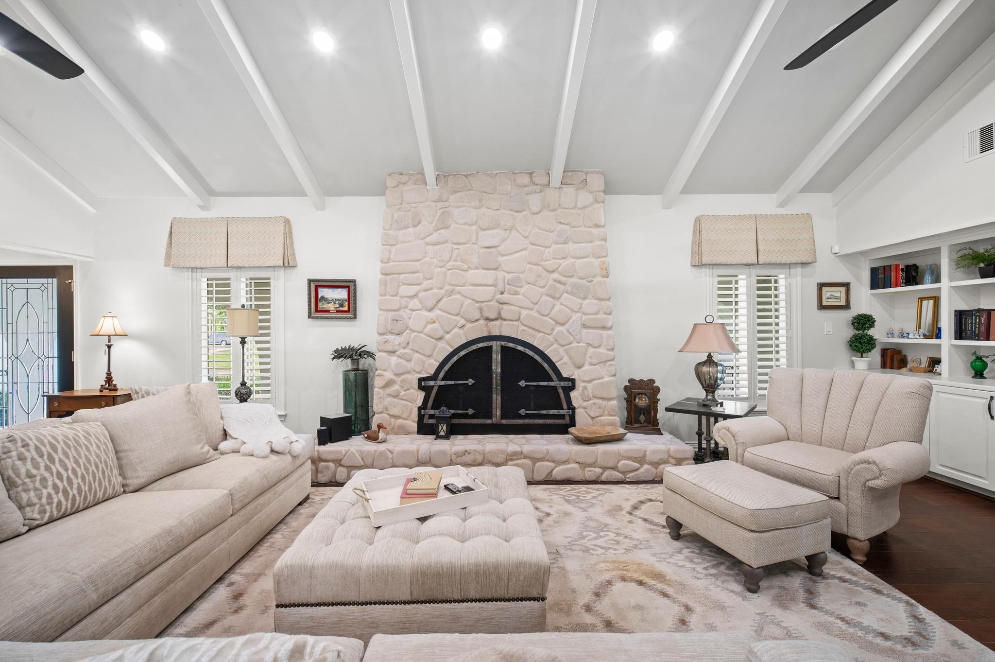 822 Surrey Lane