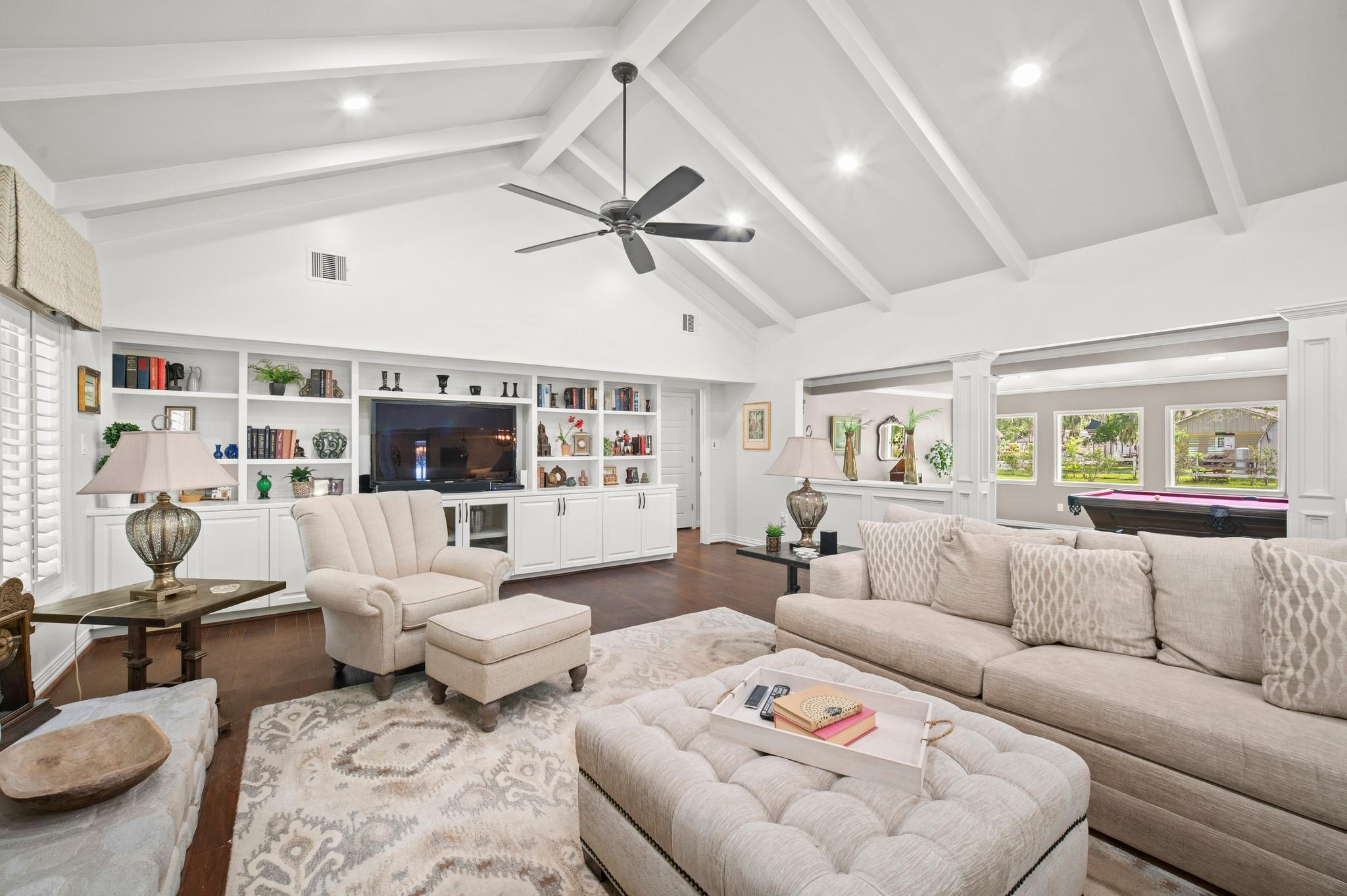 822 Surrey Lane