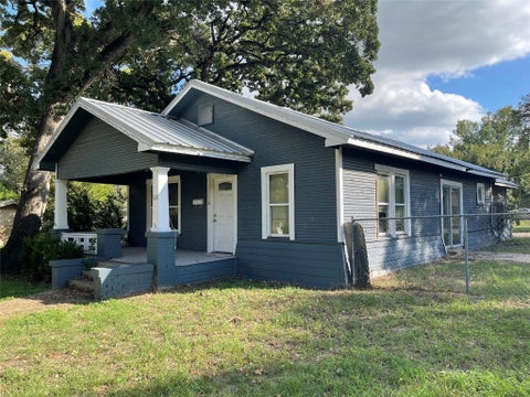 Photo of 620 Maple Street, Teague, TX 75860 (MLS # 89668499)