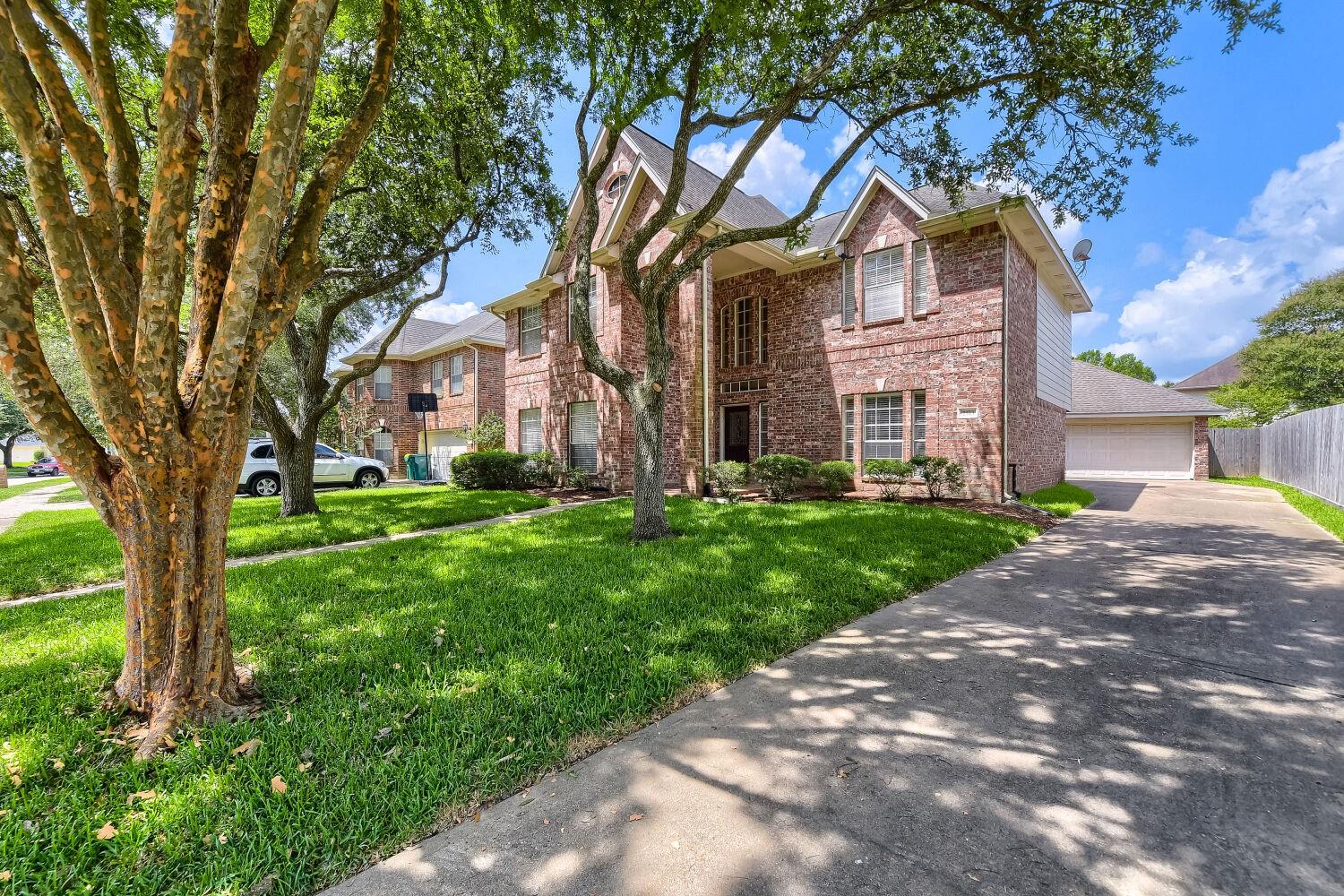 2513 La Rochelle Court