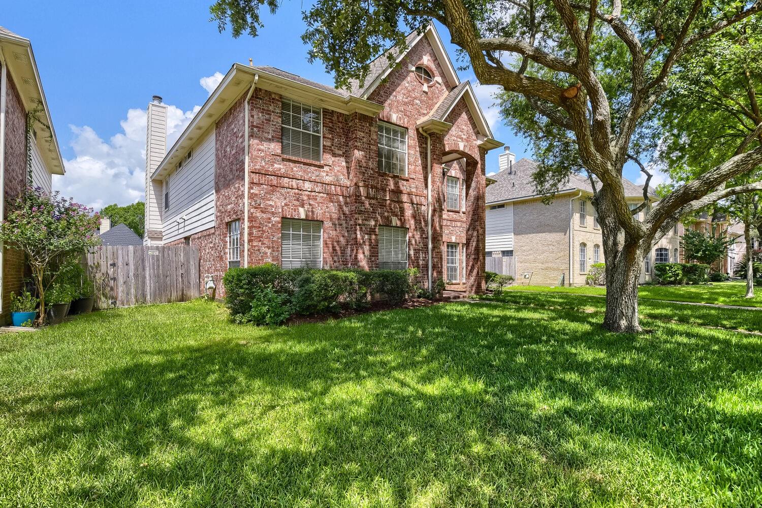 2513 La Rochelle Court