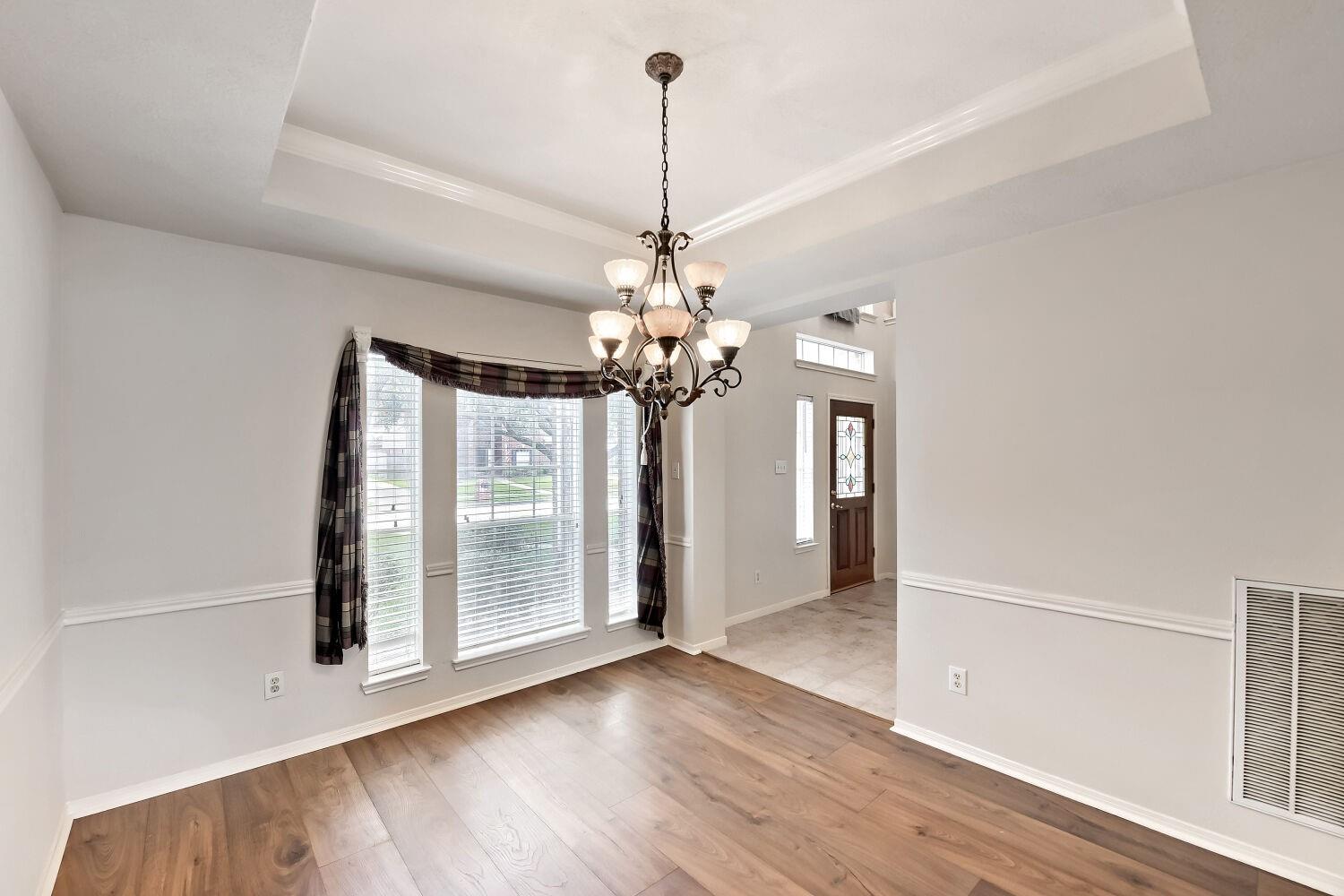 2513 La Rochelle Court