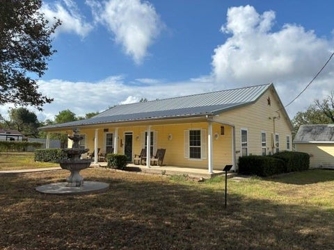 Photo of 301 Beech Street, Calvert, TX 77837 (MLS # 9552027)