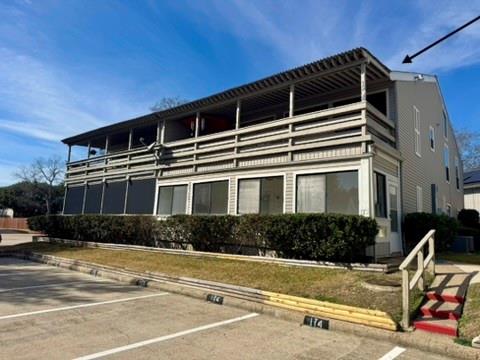 174 April Point Drive N