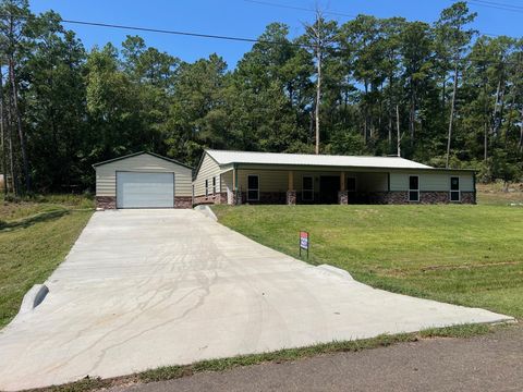 Photo of 467 Whisperwood Drive, Onalaska, TX 77360 (MLS # 40116374)