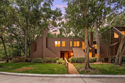 Photo of 241 Litchfield Lane, Houston, TX 77024 (MLS # 68096112)