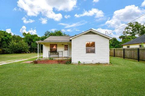Photo of 12721 Arp Street, Houston, TX 77085 (MLS # 21007210)