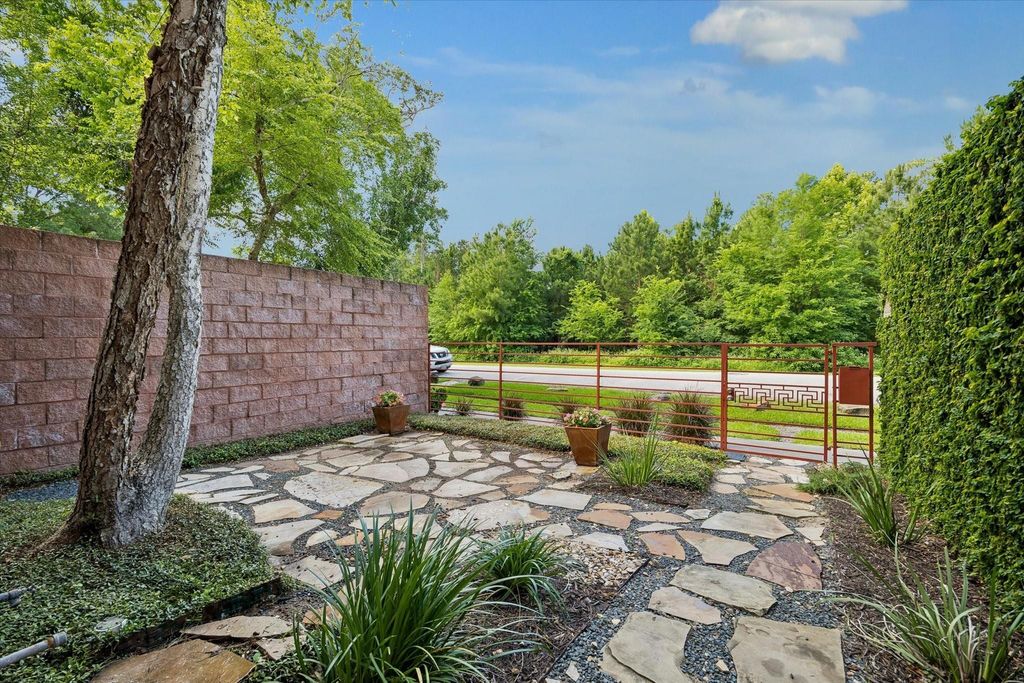 Photo of 6322 Haskell Street #B, Houston, TX 77007 (MLS # 73684627)