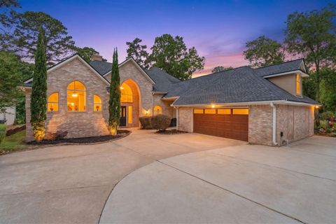 Photo of 9 Claridge Court, Conroe, TX 77304 (MLS # 52018849)
