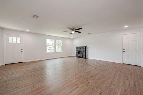 Photo of 4702 Majestic Street, Houston, TX 77026 (MLS # 4100228)