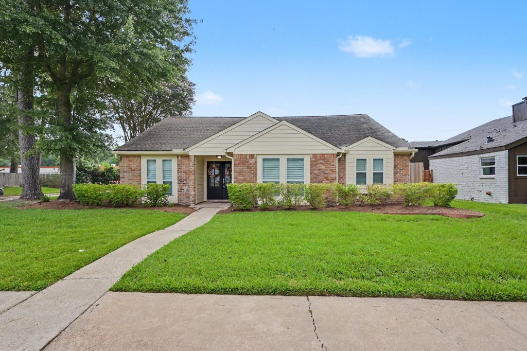 Photo of 15038 Rose Valley Drive, Houston, TX 77070 (MLS # 24838778)