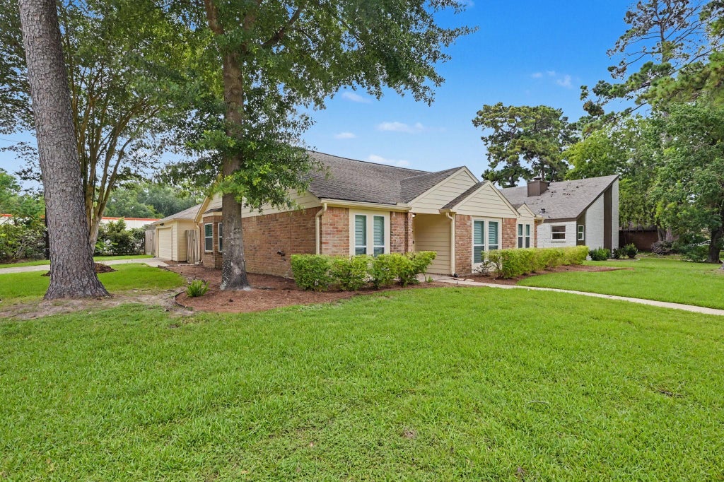 Photo of 15038 Rose Valley Drive, Houston, TX 77070 (MLS # 24838778)