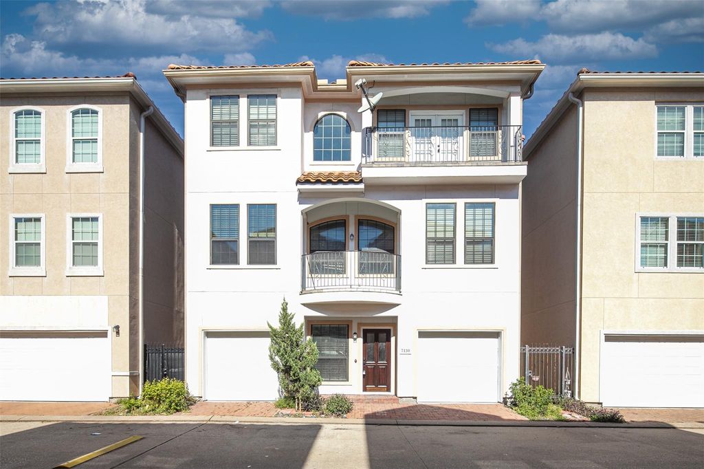 Photo of 7130 Laguna Villas, Houston, TX 77036 (MLS # 96991710)