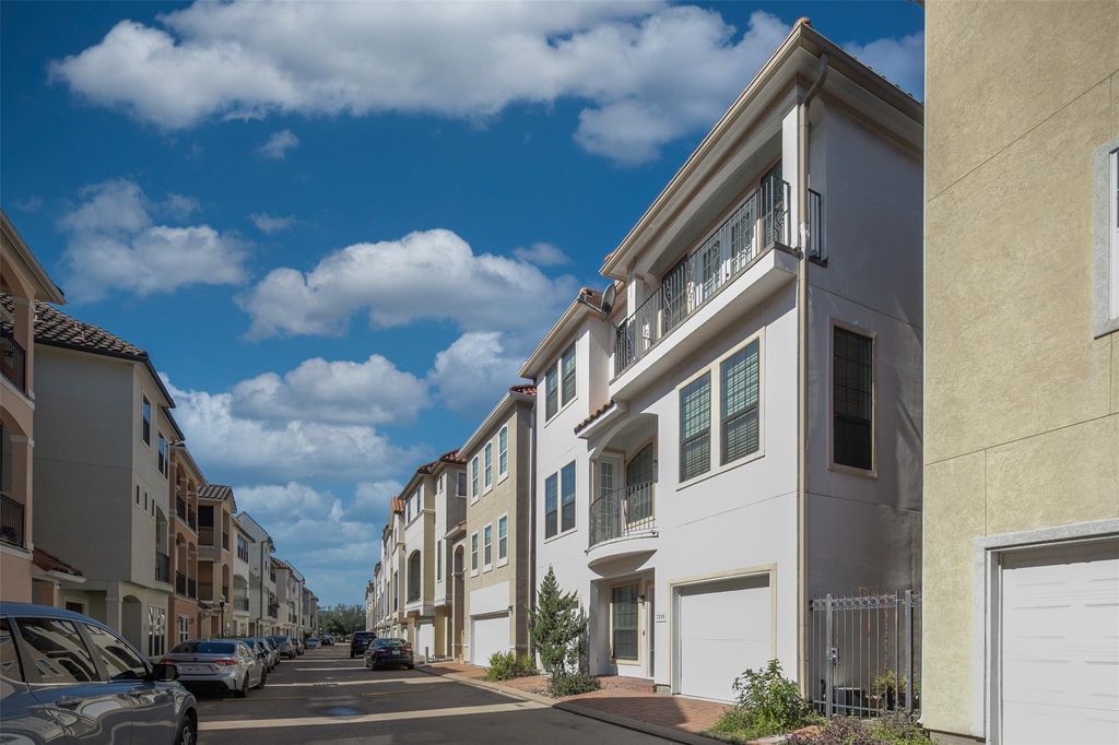 Photo of 7130 Laguna Villas, Houston, TX 77036 (MLS # 96991710)