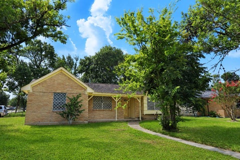 Photo of 101 Hickory Street, Lake Jackson, TX 77566 (MLS # 14012921)