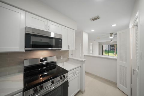 101 Lakeview Terrace D Montgomery TX 77356