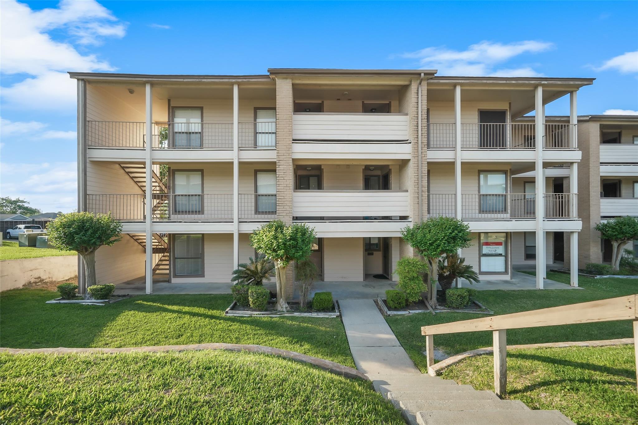 101 Lakeview Terrace D