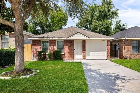 Photo of 3042 Patience Avenue, Houston, TX 77014 (MLS # 37993766)
