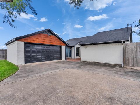 Photo of 2703 Shady Lane, Webster, TX 77598 (MLS # 78378100)