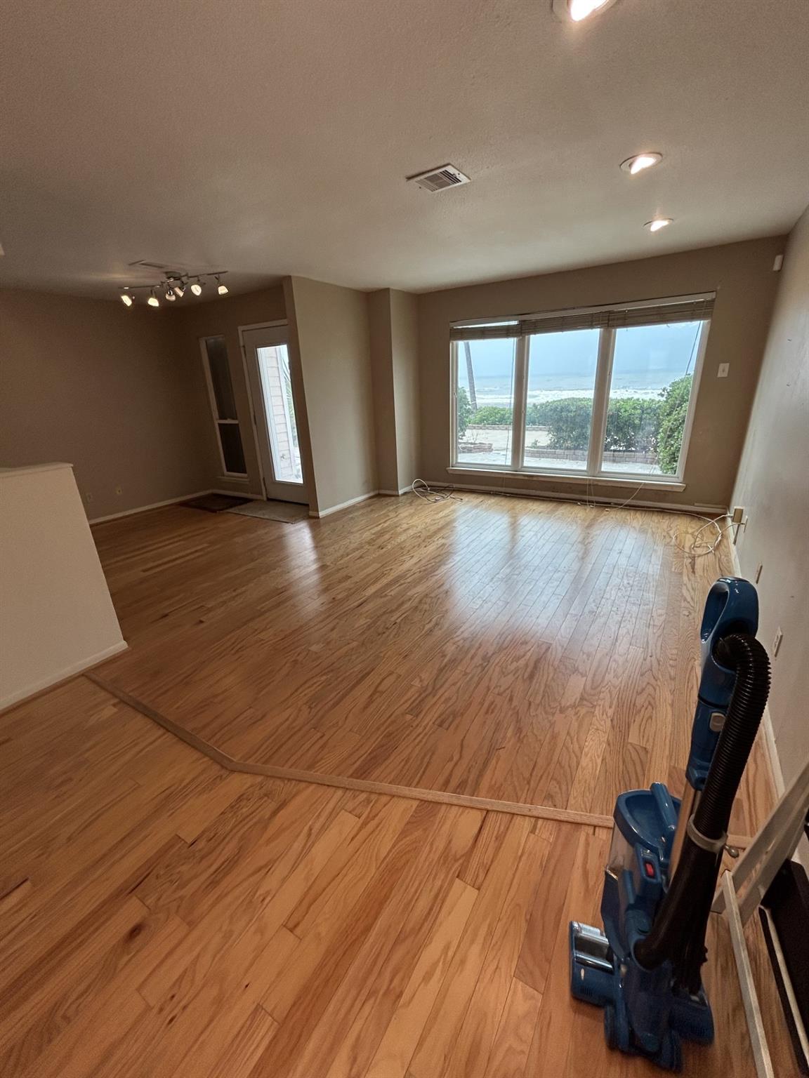 8402 Seawall Boulevard 4
