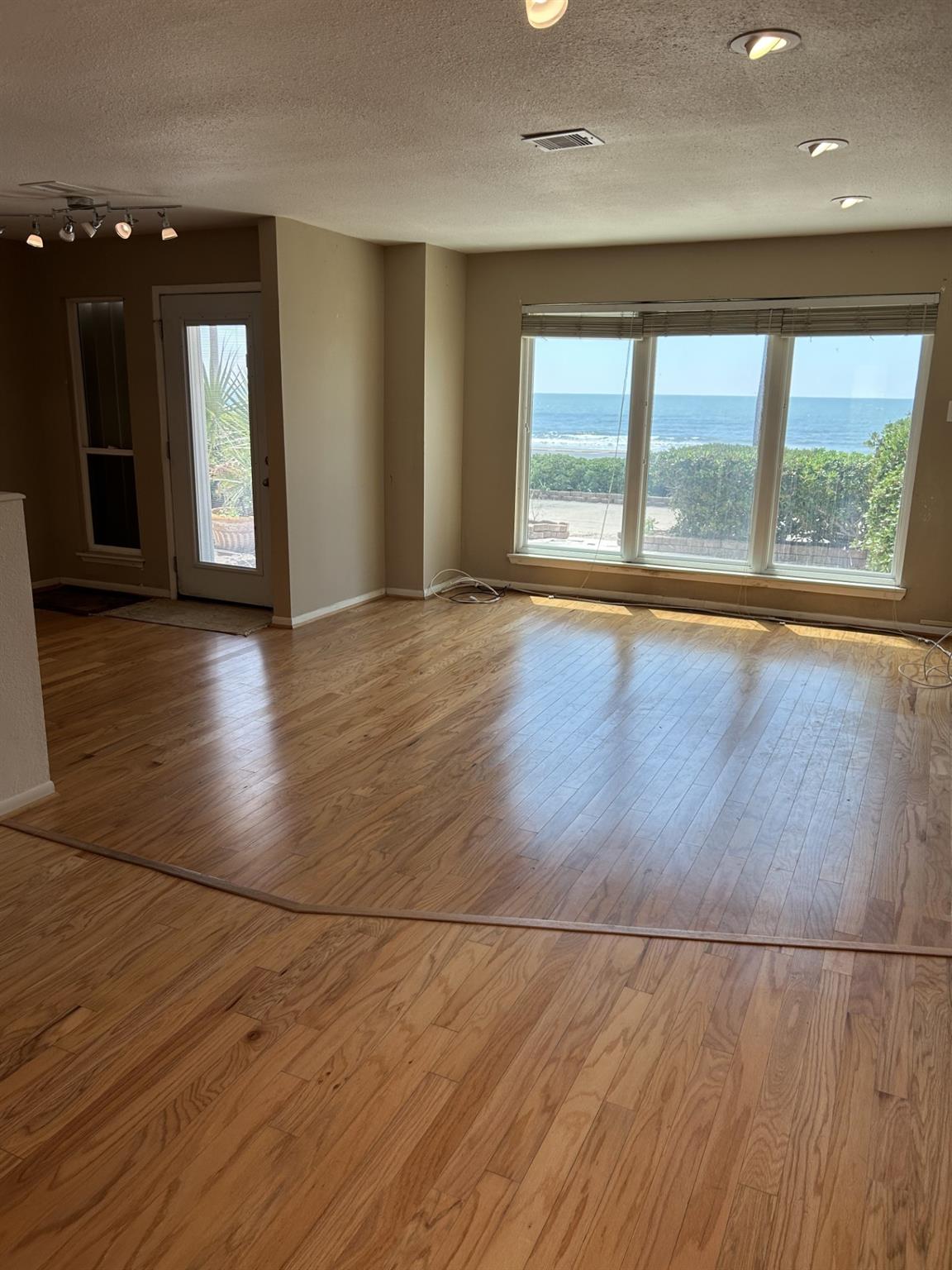8402 Seawall Boulevard 4