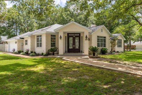 Photo of 301 Southern Trace, Lufkin, TX 75901 (MLS # 32625616)