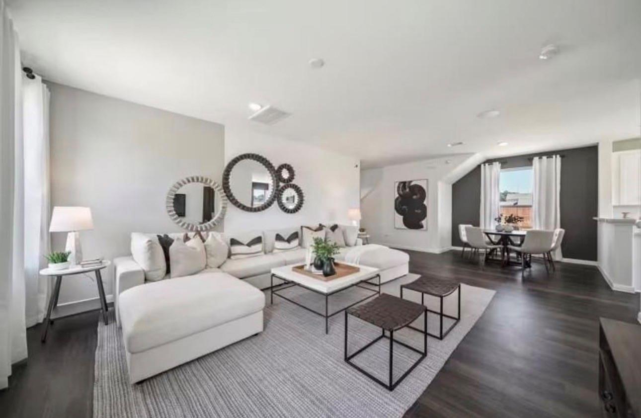 925 Silver Buckle Lane