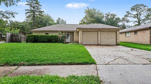 Photo of 16107 Barcelona Drive, Friendswood, TX 77546 (MLS # 17403191)