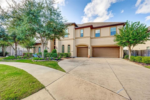 Photo of 2914 Cotswold Lane, Sugar Land, TX 77479 (MLS # 29113818)