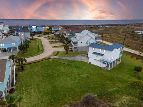 Photo of 14426 Spyglass Circle, Galveston, TX 77554 (MLS # 14864837)