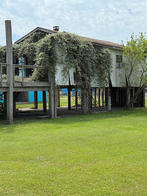 Photo of 1067 East Road, Crystal Beach, TX 77650 (MLS # 15183060)